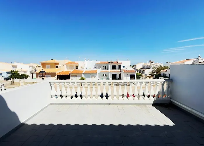 Casa Margarida, With 3 Bedrooms * Armação de Pêra