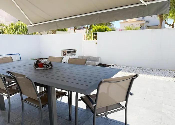 Casa Margarida, With 3 Bedrooms *