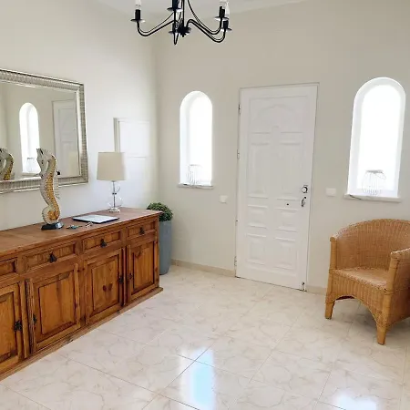 Casa Margarida, With 3 Bedrooms *