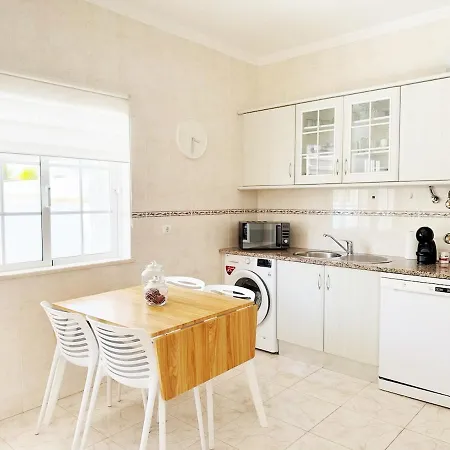 Casa Margarida, With 3 Bedrooms Dom wakacyjny Armação de Pêra